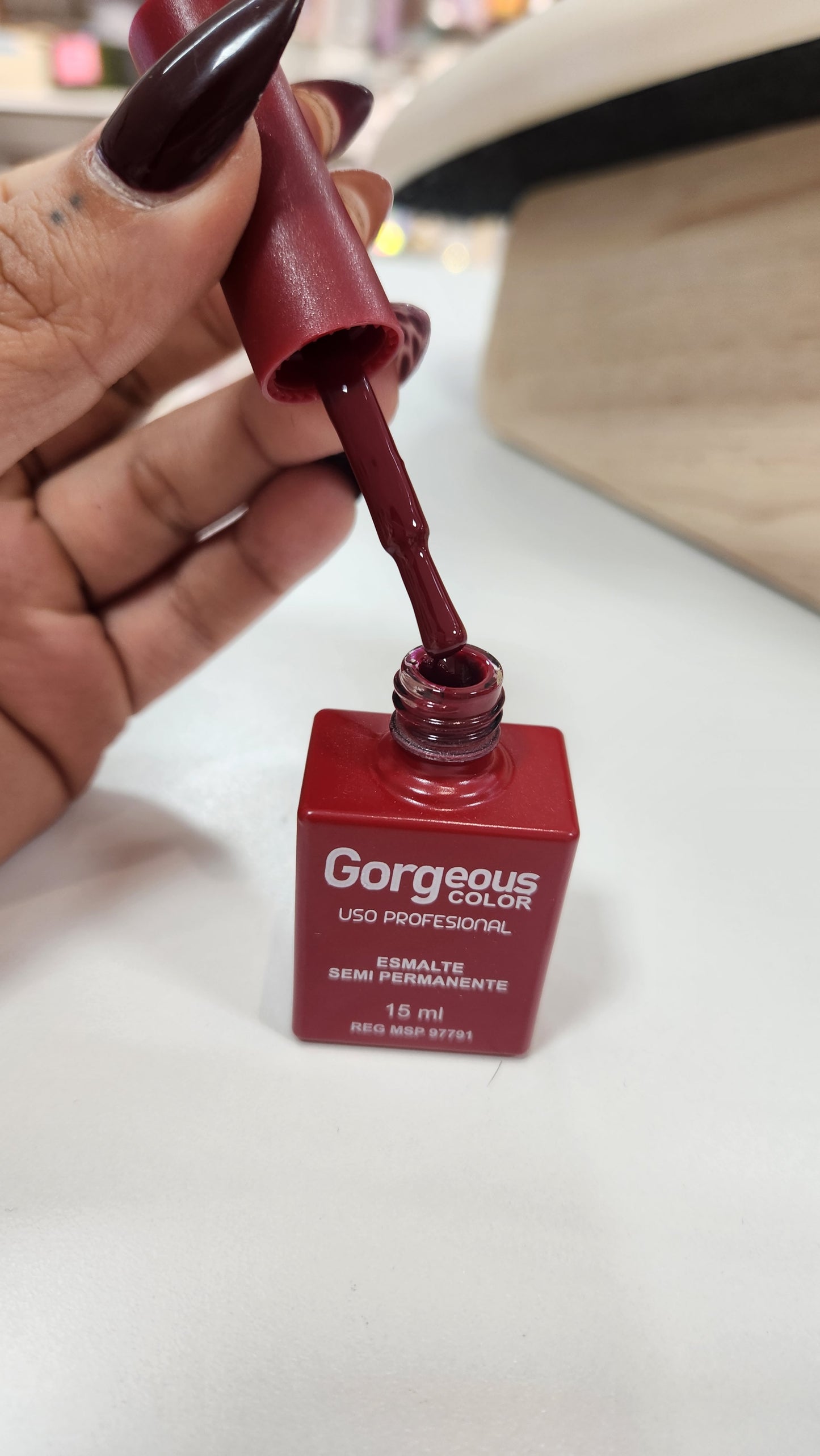 Esmalte semipermanente bordo