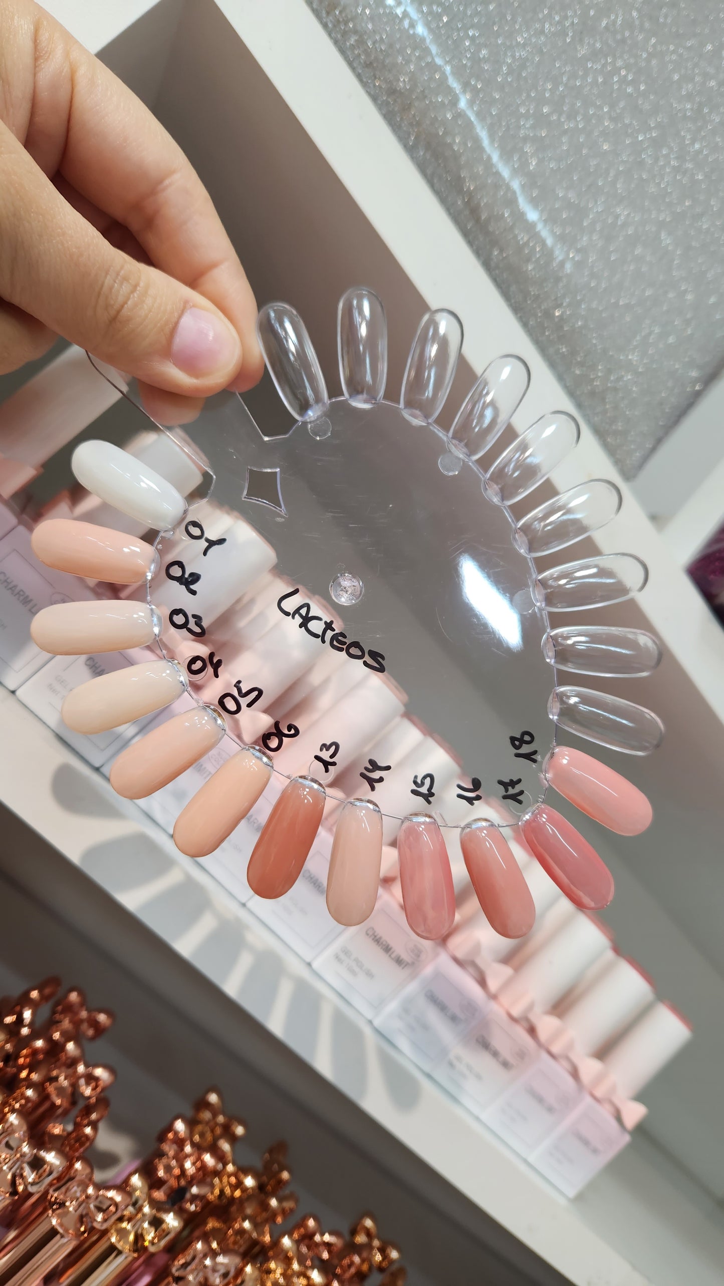Esmaltes semipermanente Colores Lácteos Charm Limit Moñito 15ml