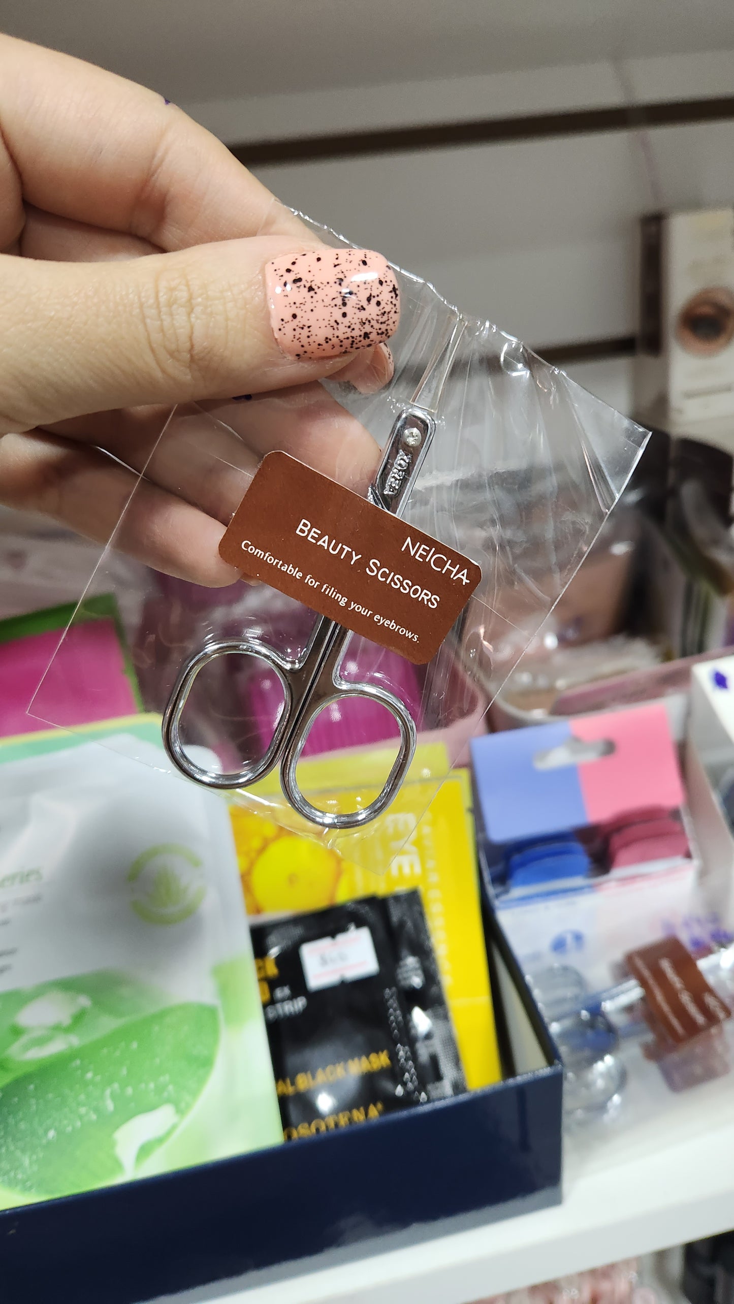 Tijera neicha para cejas