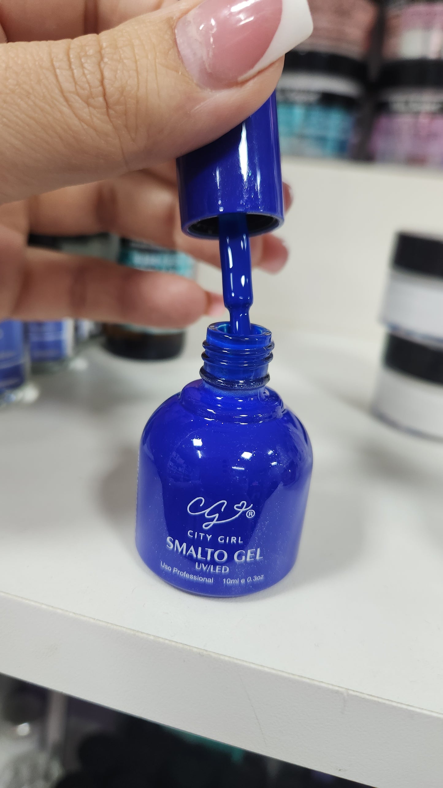 Esmalte semipermanente azul eléctrico City