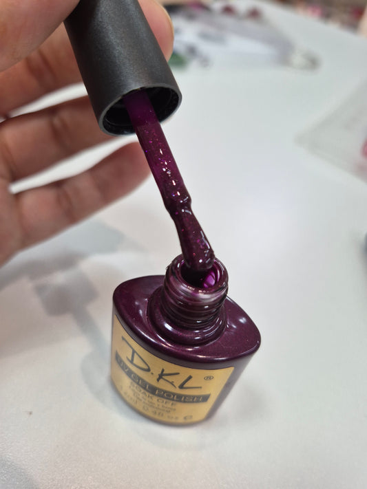 Esmalte semipermanente bordo con brillo